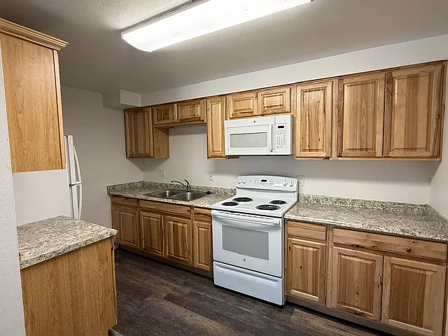 1840 N Stewart St — Photo 3