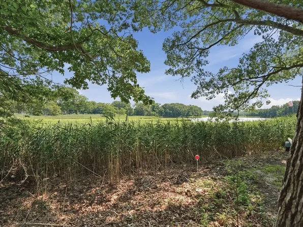 4 Point St, Assonet, MA 02702