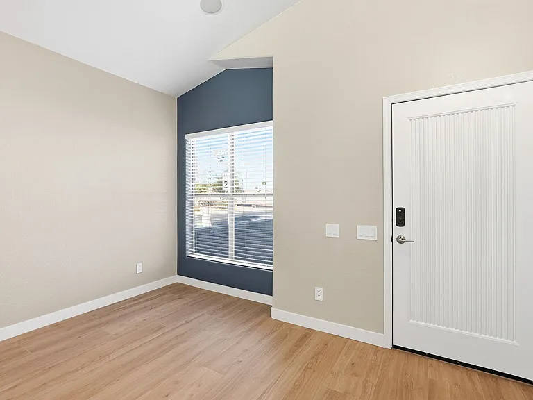 16404 S 46th Way — Photo 4