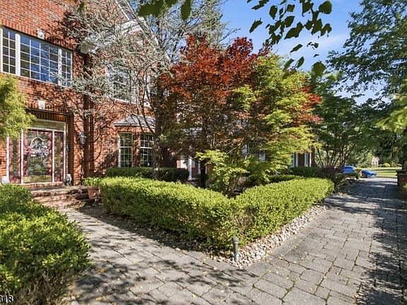 4th image of 60 Morgan Dr