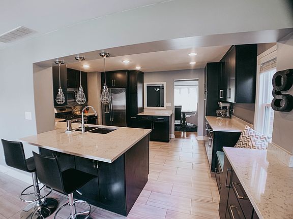 4th image of 2660 Wildwood Ln