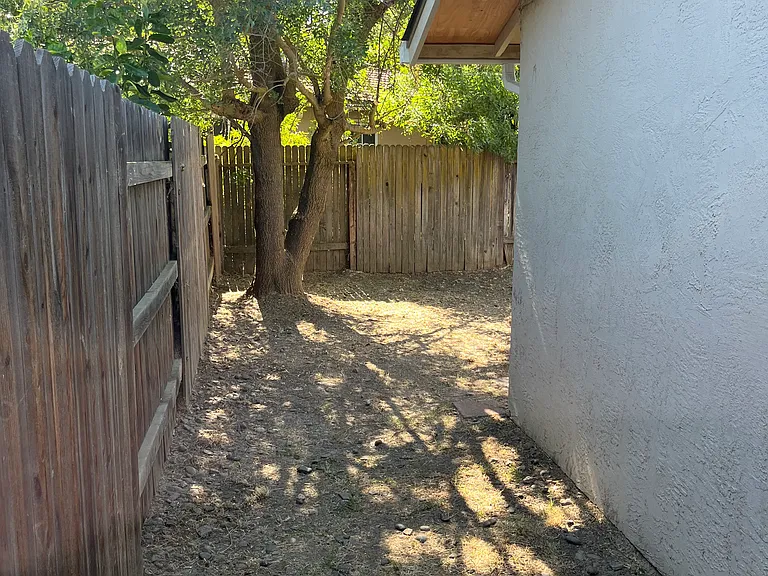1809 Monarch Ln — Photo 2