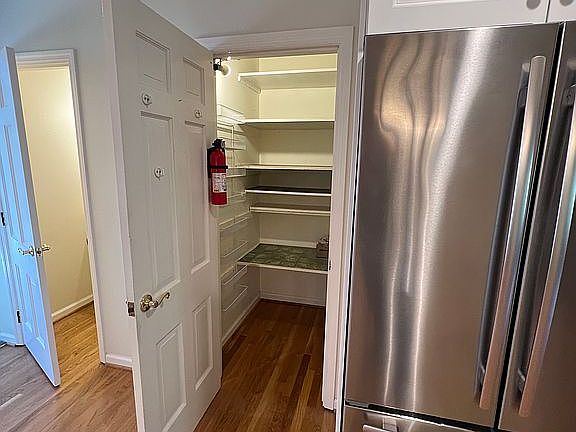 5th image of 3384 Woodside Cir