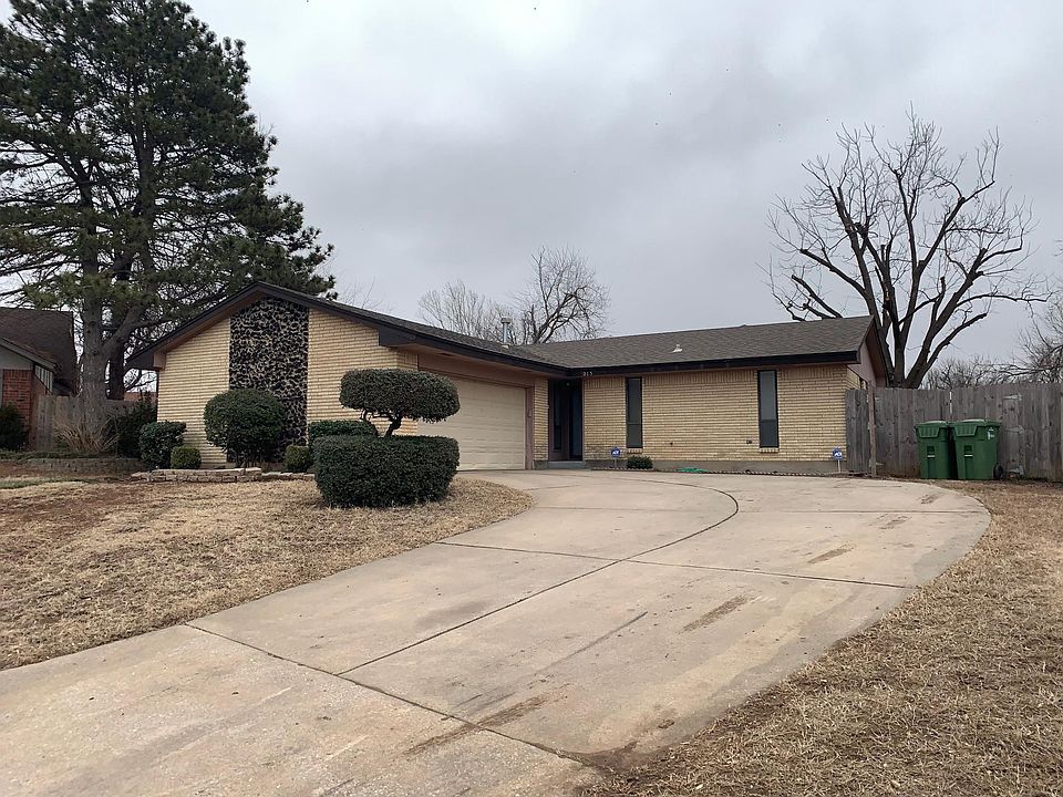 1st image of 215 Tanglewood Ct