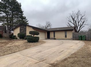 215 Tanglewood Ct, Yukon, OK 73099