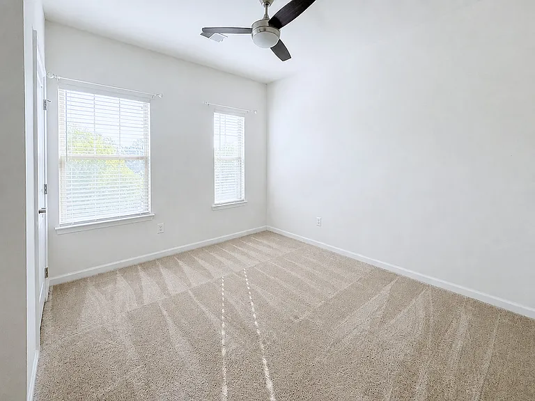 25707 Bishop Grove Ter — Photo 15