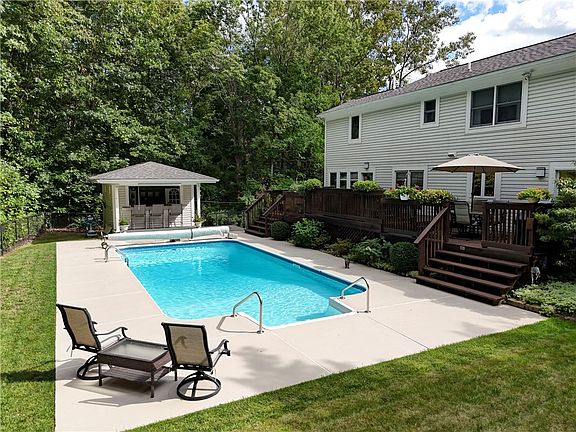 5th image of 490 Bluhm Rd
