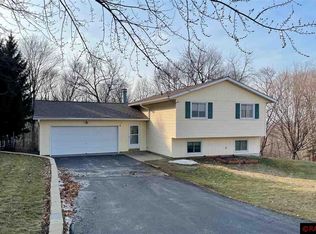 44078 Valley View Dr, Saint Peter, MN 56082