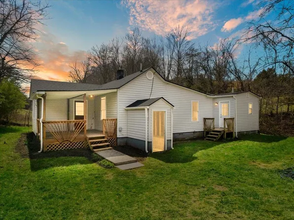 1033 Walton Rd, Christiansburg, VA 24073