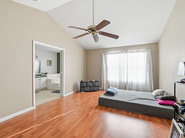 327 Allens Ln — Photo 16