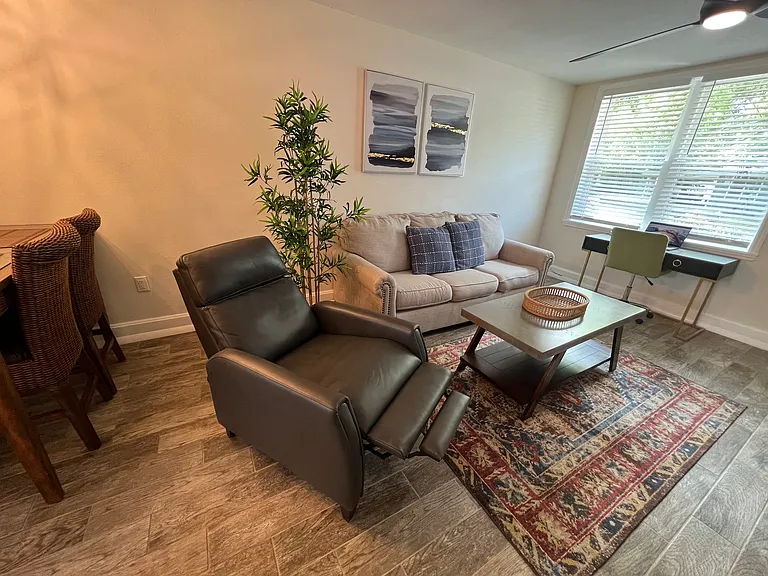 19 Seneca Rd — Photo 8