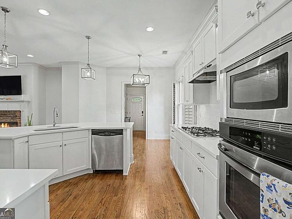 5th image of 3241 Adams St
