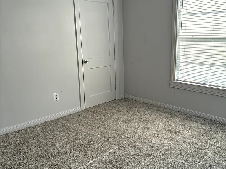 904 Alamo St — Photo 3