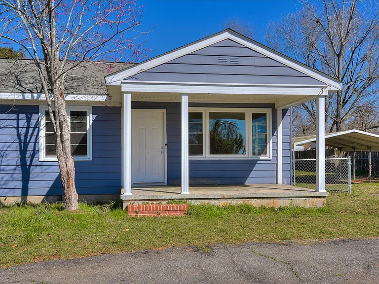 302 Burgess Dr — Photo 5