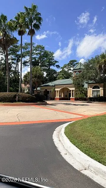 1 bed, 1.0 bath, 785 sqft, $1,575 — Photo 2
