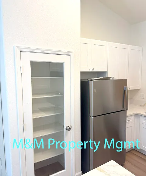 213 Rochelle Ct — Photo 4