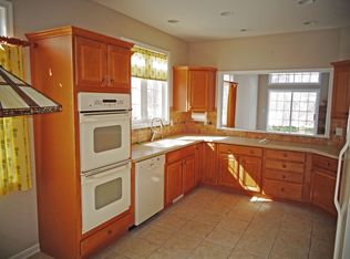 463 Dunbar Ln, Highland Heights, OH 44143