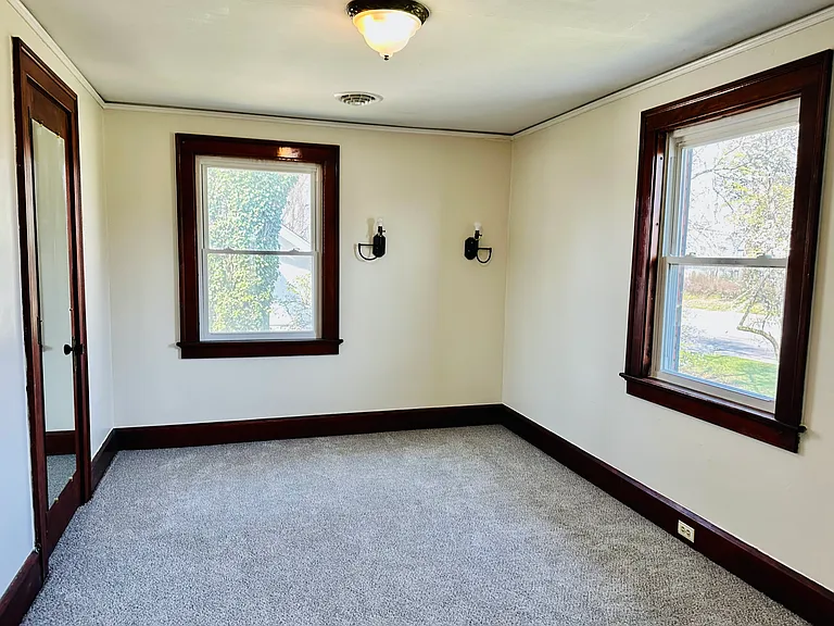 2829 E Main St — Photo 16