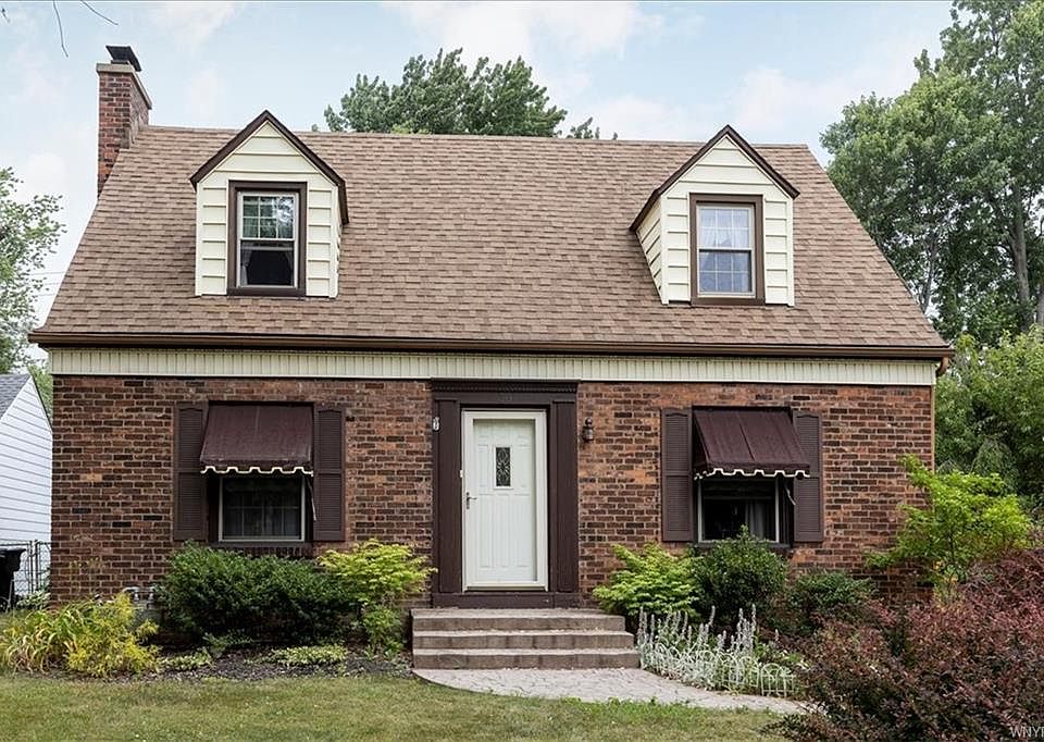 1st image of 30 Danbury Ln