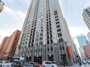 33 W Ontario St #P-E21, Chicago, IL