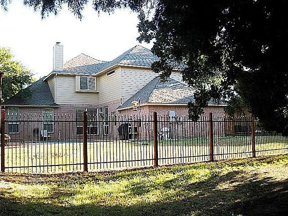 3rd image of 2407 Summer Ct