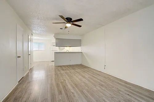 5th image of 1405 Clearfield Dr #111