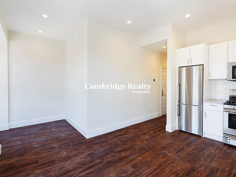 1902 Washington St #5T — Photo 3