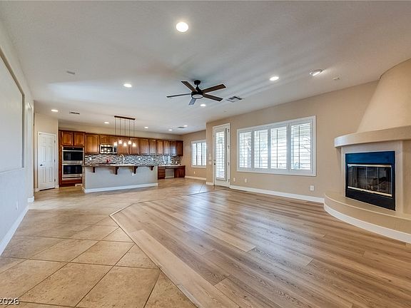 5th image of 8177 Bay Colony St