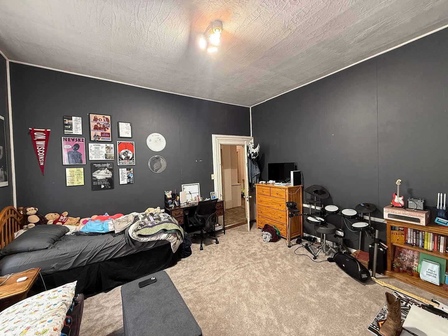 4 Bedroom on King St — Photo 3