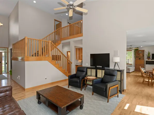 4221 159th St, Urbandale, IA 50323
