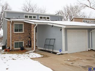 230 Parkside Ln, Lincoln, NE 68521