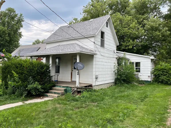 915 Old West Locust St, Canton, IL 61520