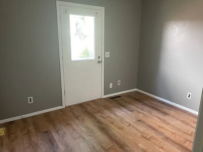 304 N Independence St #B — Photo 11