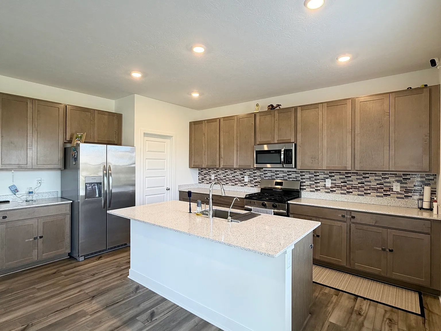 5 bed, 3.5 bath, 3054 sqft, $2,600 — Photo 3