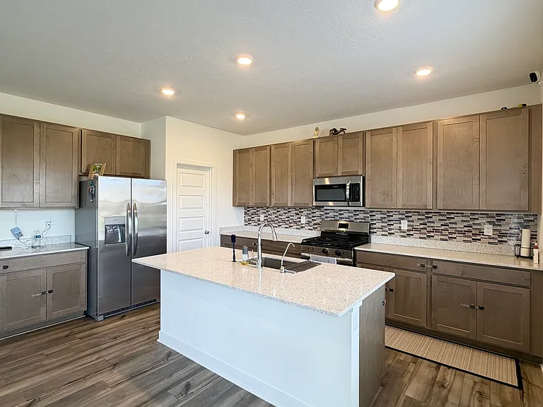 1208 Taggart Way — Photo 3