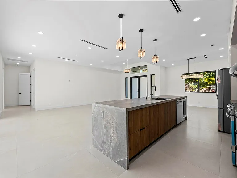 621 NW 42nd Ave #621 — Photo 3