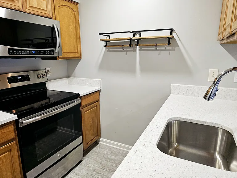 12167 Old Salem Ct — Photo 7