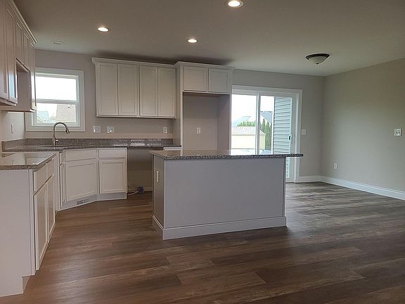 3rd image of 7825 Drakeshire Blvd
