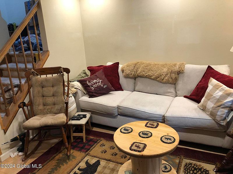 4th image of 27 Warsaw Avenue APT 13