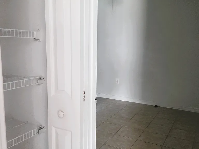 106 Nassau Pl — Photo 11