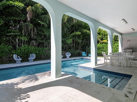 2nd image of 426 Calle Limon