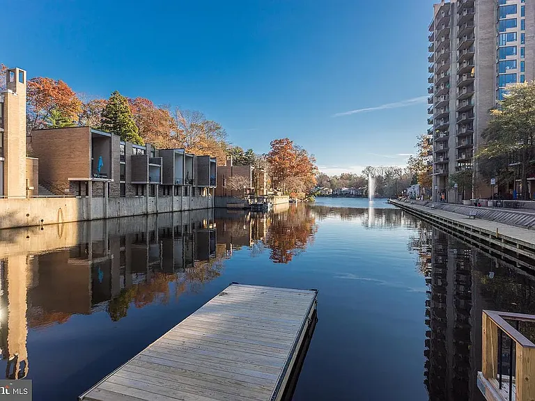 Level 1 gorgeous Lake Anne view