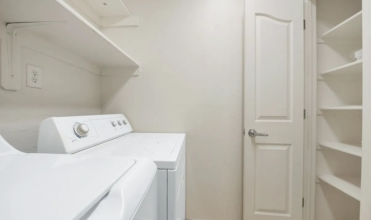 3 bed, 2.5 bath, 1378 sqft, $2,000 — Photo 2