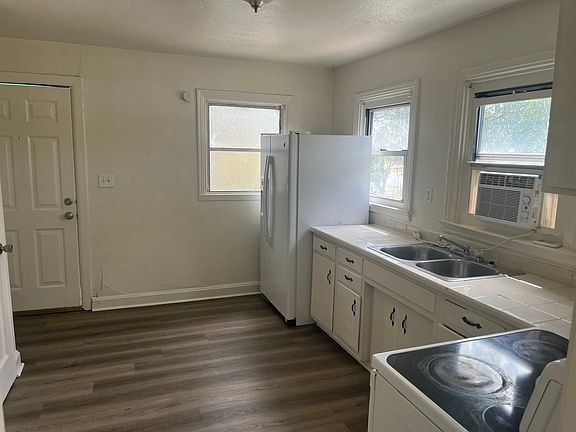 4th image of 1133 Bryn Mawr Ave