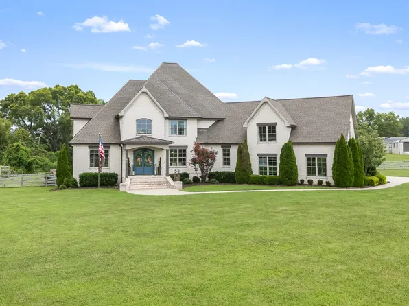 825A Douglas Bend Rd, Gallatin, TN 37066
