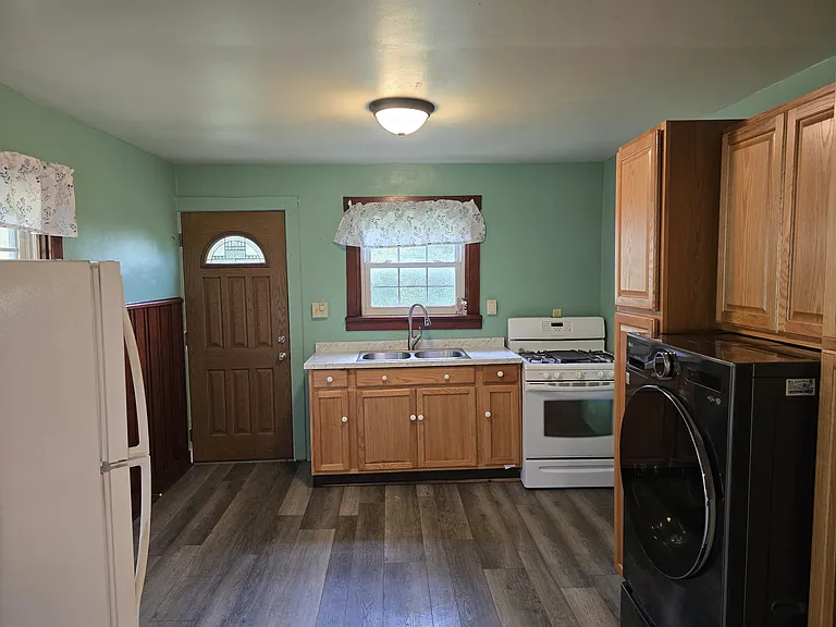 106 Lowry St — Photo 10