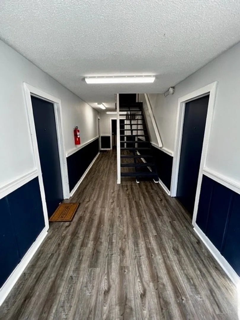 Creekside Apartments — Photo 2