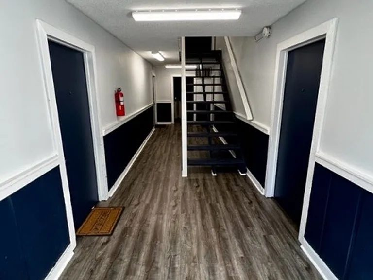 Creekside Apartments — Photo 2