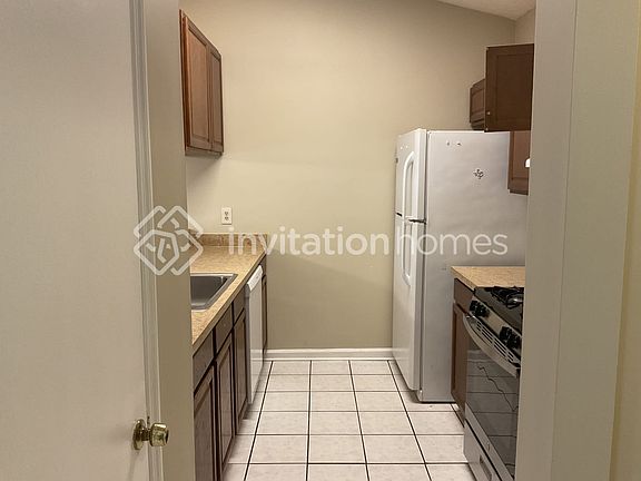 3rd image of 2875 Hidden Dr
