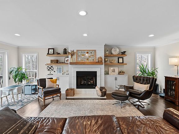 3rd image of 109 Evergreen Ridge Dr